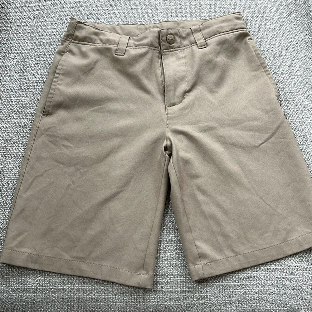 Boys dark khaki performance shorts by under Armour size 7